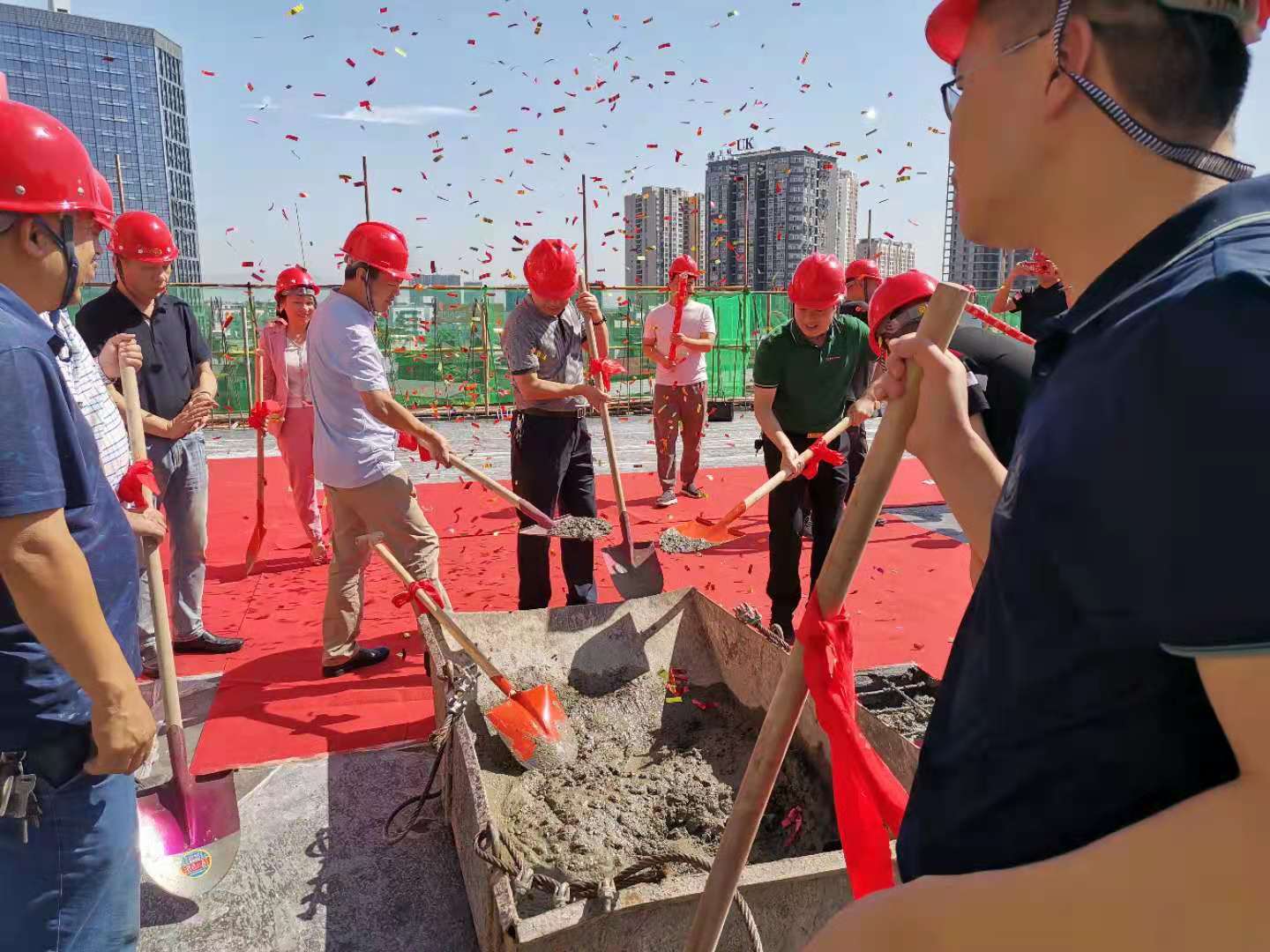 新增学位650余个大祥区三八亭小学六岭校区主体工程封顶(图2)